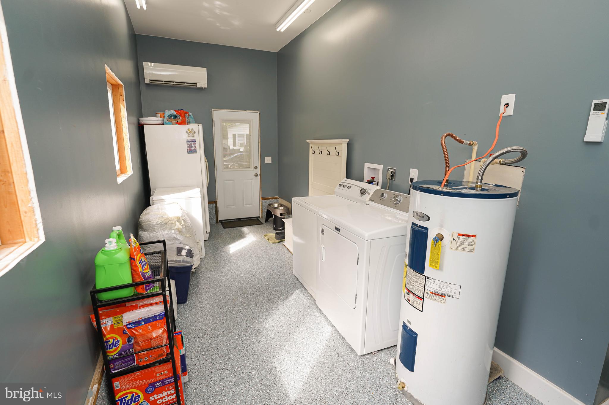29325 West Line Road Delmar, MD 21875 - Photo 46 of 48 a living room with furniture and a window