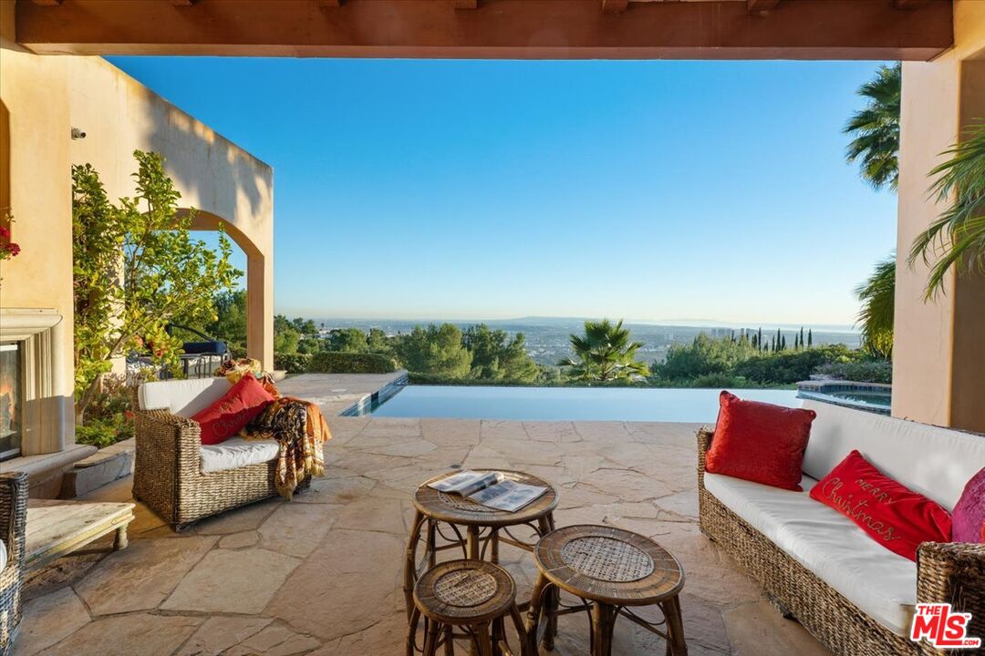 1740 Carla Ridge Beverly Hills, CA 90210 - Photo 4 of 29