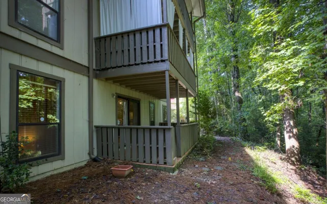 a view of a house with backyard and porch