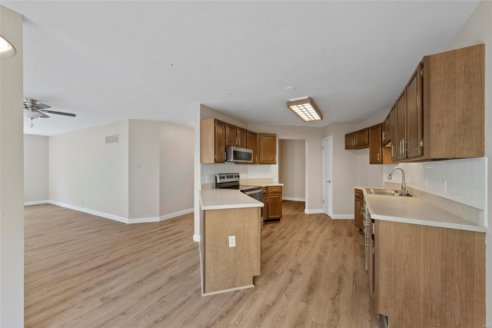 618 Pine Ridge Trails Court, Unit 104 Ballwin, MO 63021 - Photo 11 of 31 Gallery Image 11