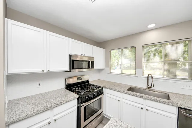 $1,975 | 18178 Woodsdale Court, Porter, TX 77365