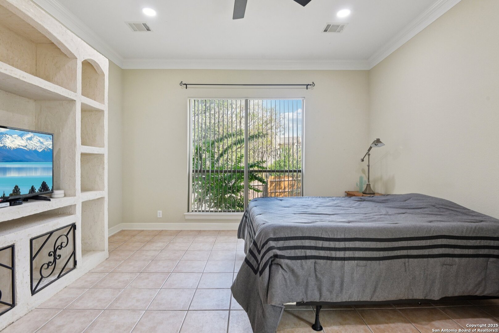 522 Heather Ridge San Antonio, TX 78260 - Photo 18 of 41 a bedroom with a bed and a flat screen tv