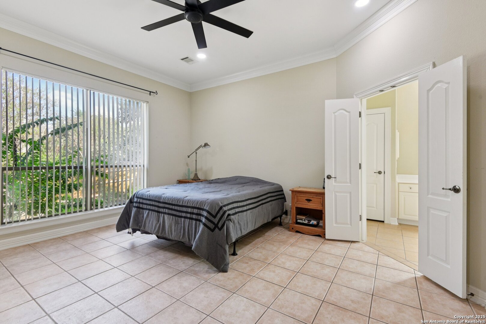 522 Heather Ridge San Antonio, TX 78260 - Photo 21 of 41 a bedroom with a bed and a view of bedroom