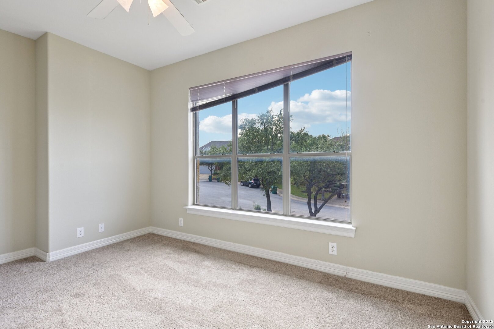 522 Heather Ridge San Antonio, TX 78260 - Photo 29 of 41 an empty room with a window