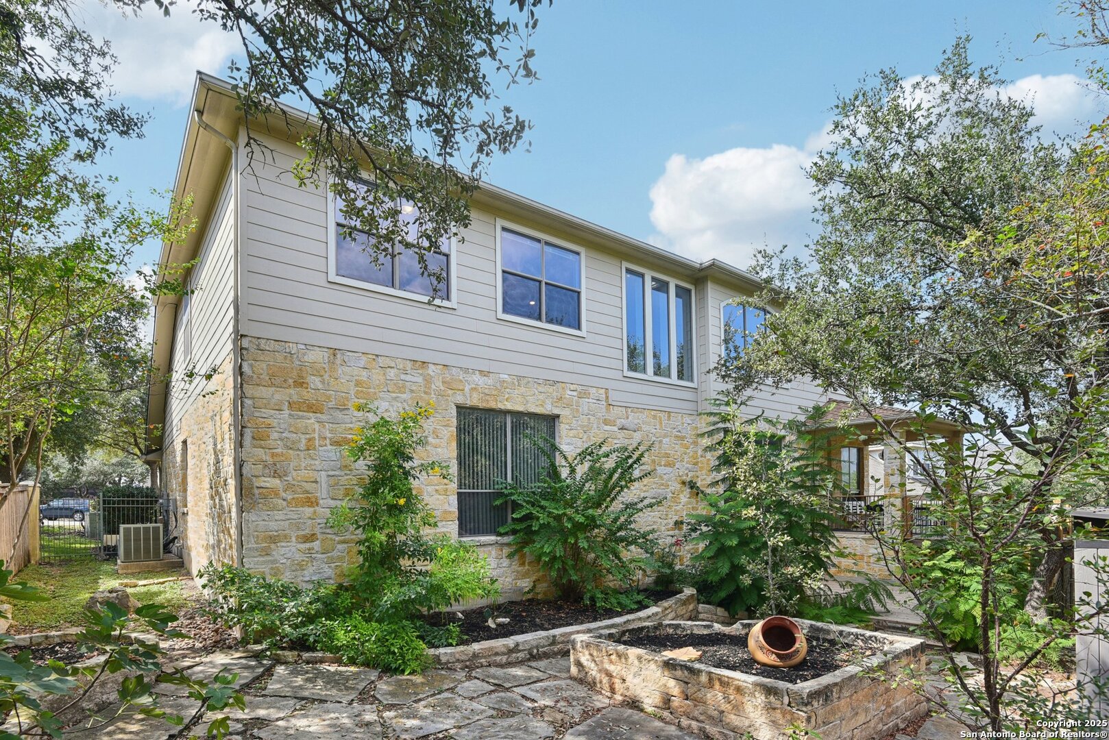 522 Heather Ridge San Antonio, TX 78260 - Photo 36 of 41 a backyard of a house with plants and tree