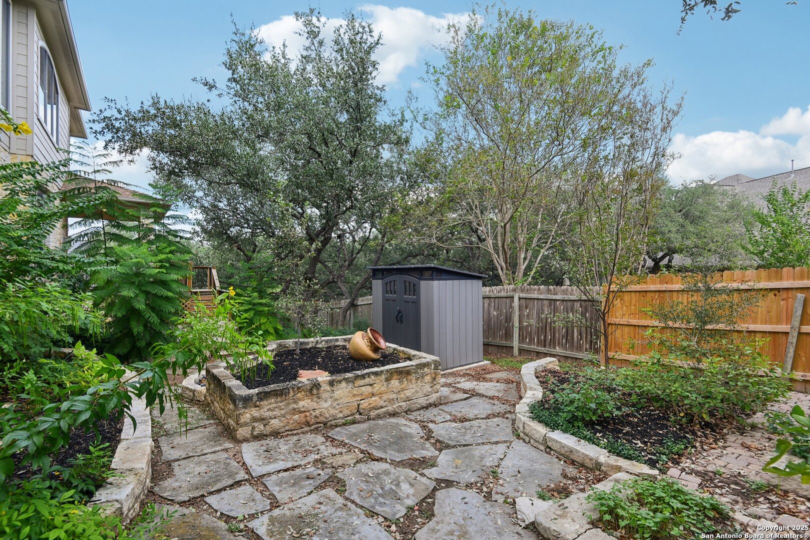 522 Heather Ridge San Antonio, TX 78260 - Photo 37 of 41 a garden view with a seating space