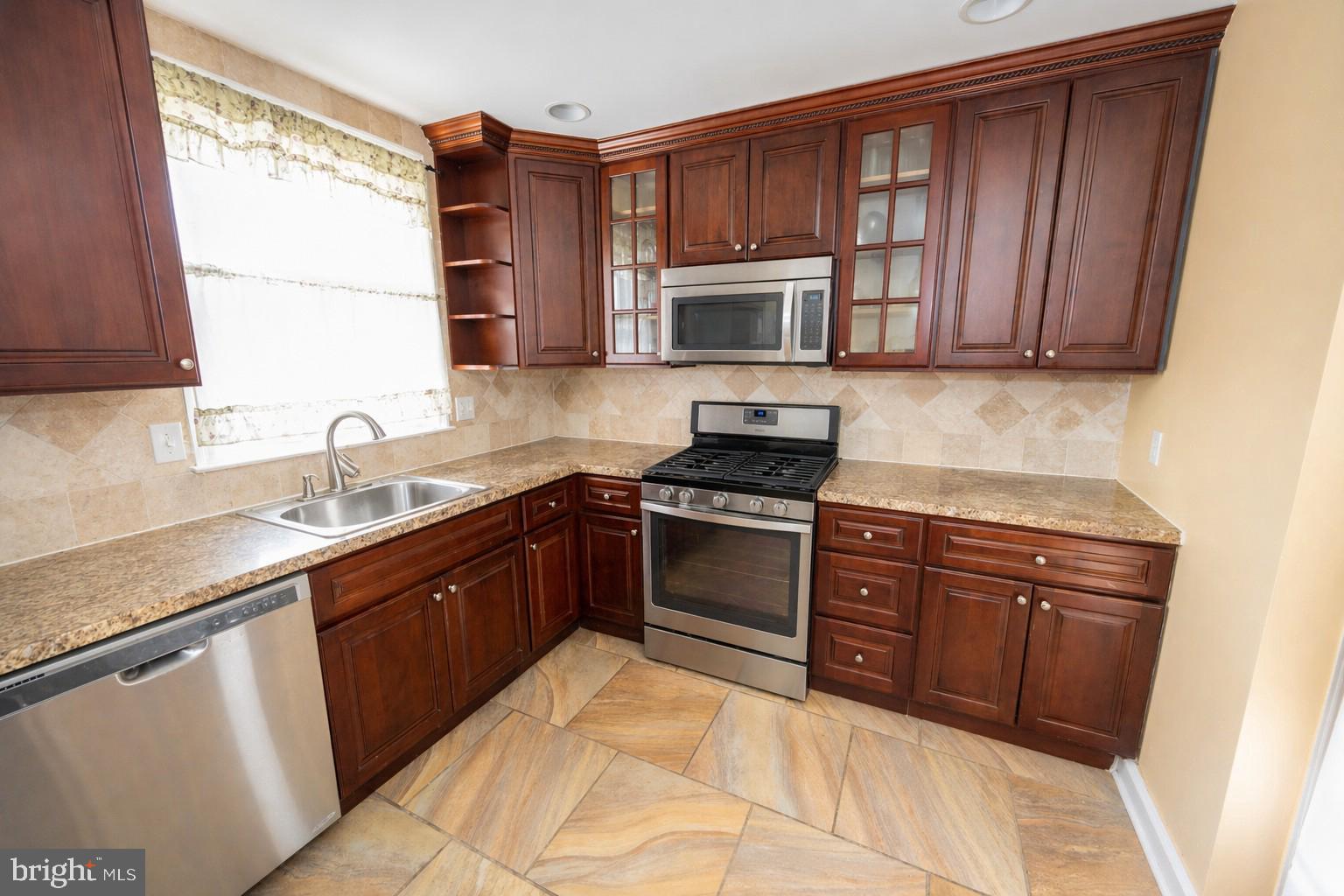 6336 Anderson Street Philadelphia, PA 19138 - Photo 14 of 40