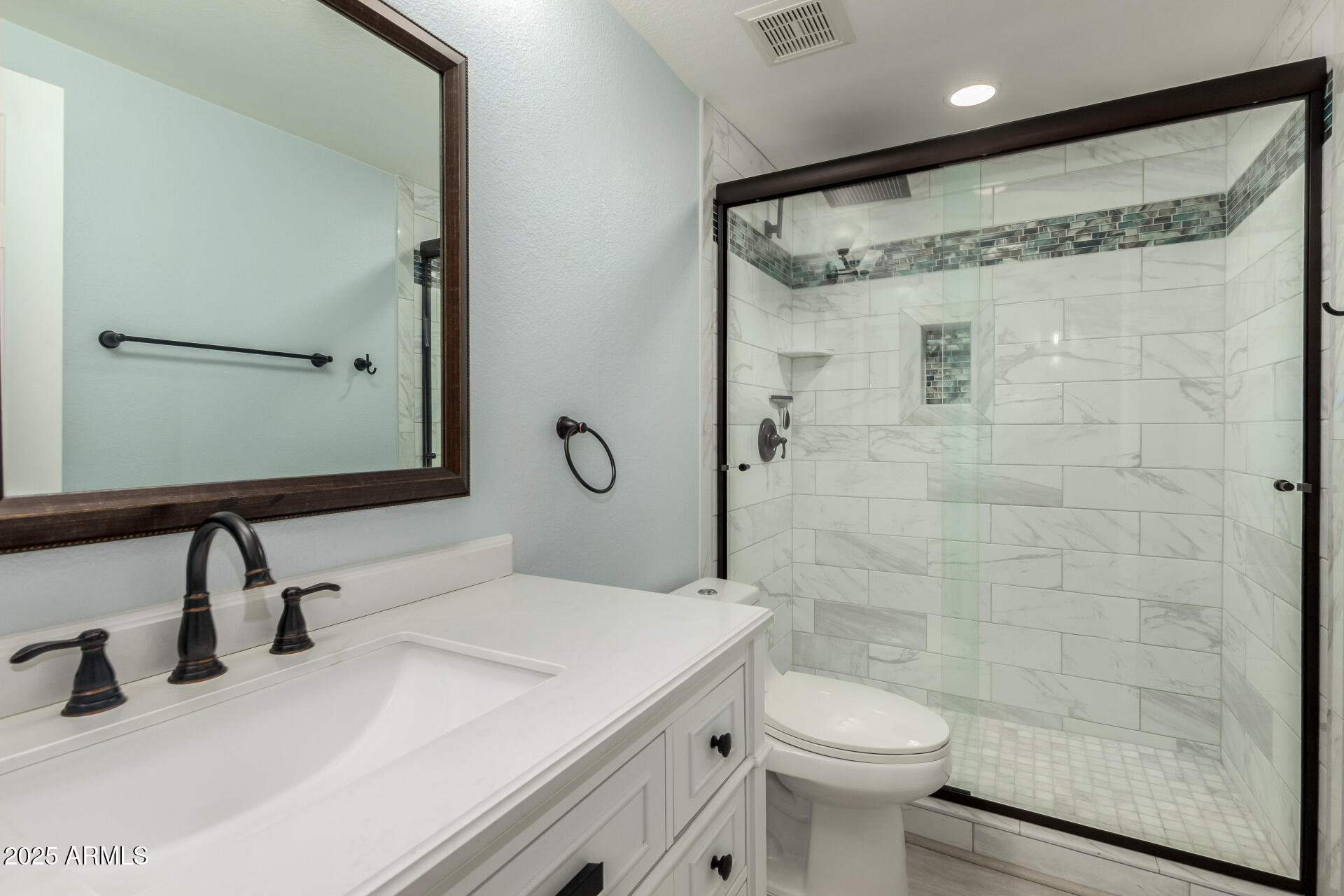 45 East 9th Place, Unit 80 Mesa, AZ 85201 - Photo 18 of 38 a bathroom with a sink a toilet and shower