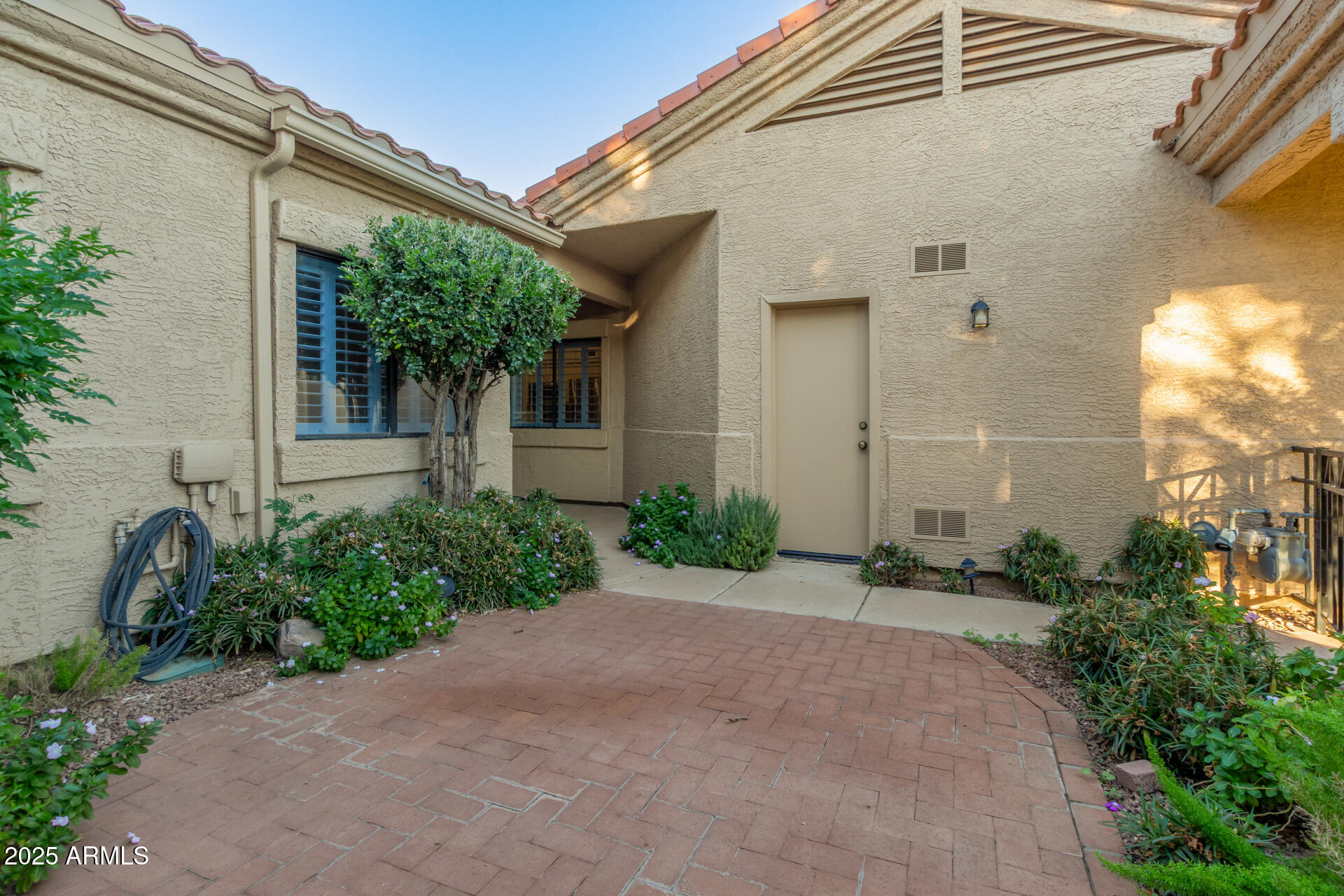 45 East 9th Place, Unit 80 Mesa, AZ 85201 - Photo 2 of 38 a front view of a house with garden