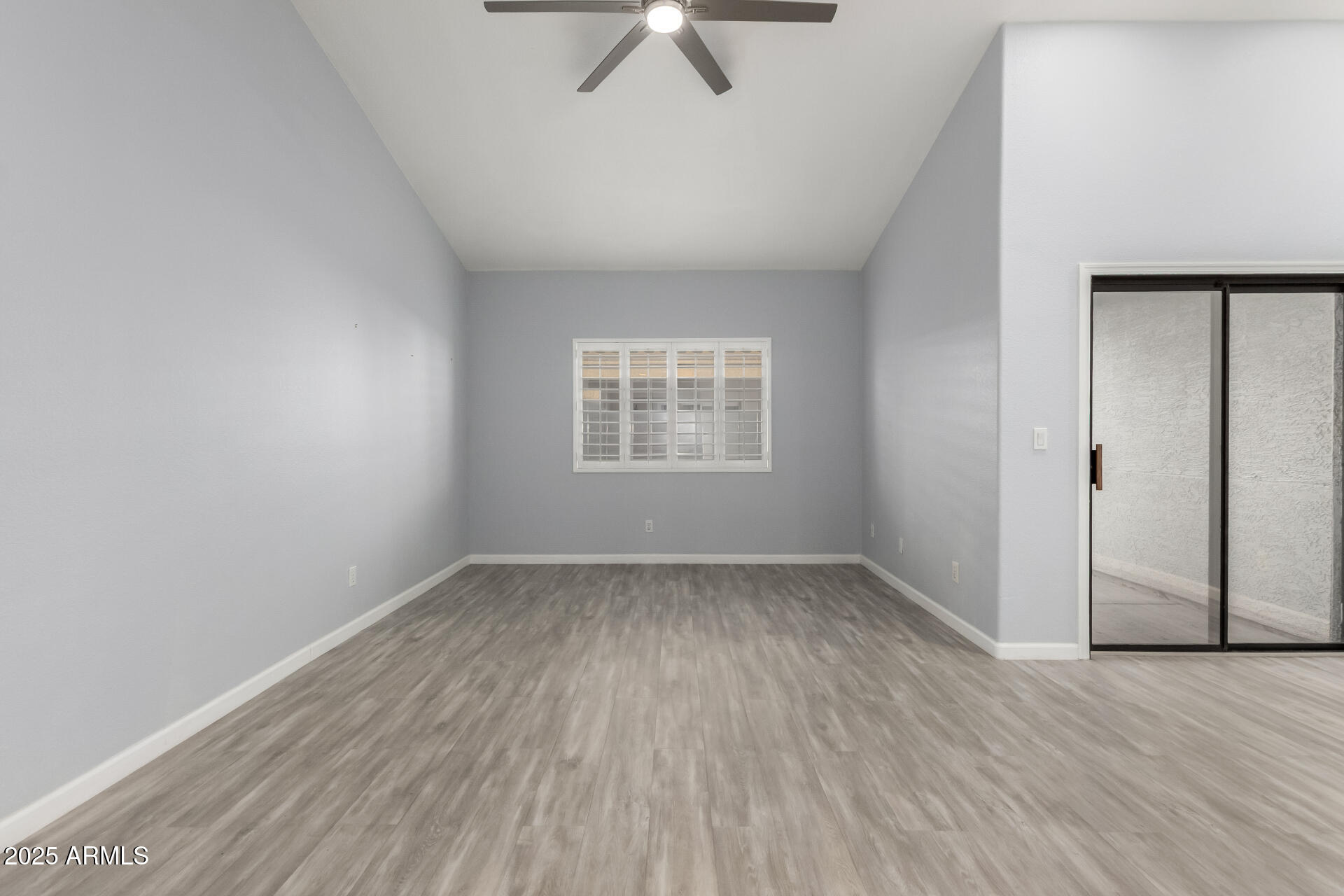 45 East 9th Place, Unit 80 Mesa, AZ 85201 - Photo 22 of 38 an empty room with a window and a ceiling fan