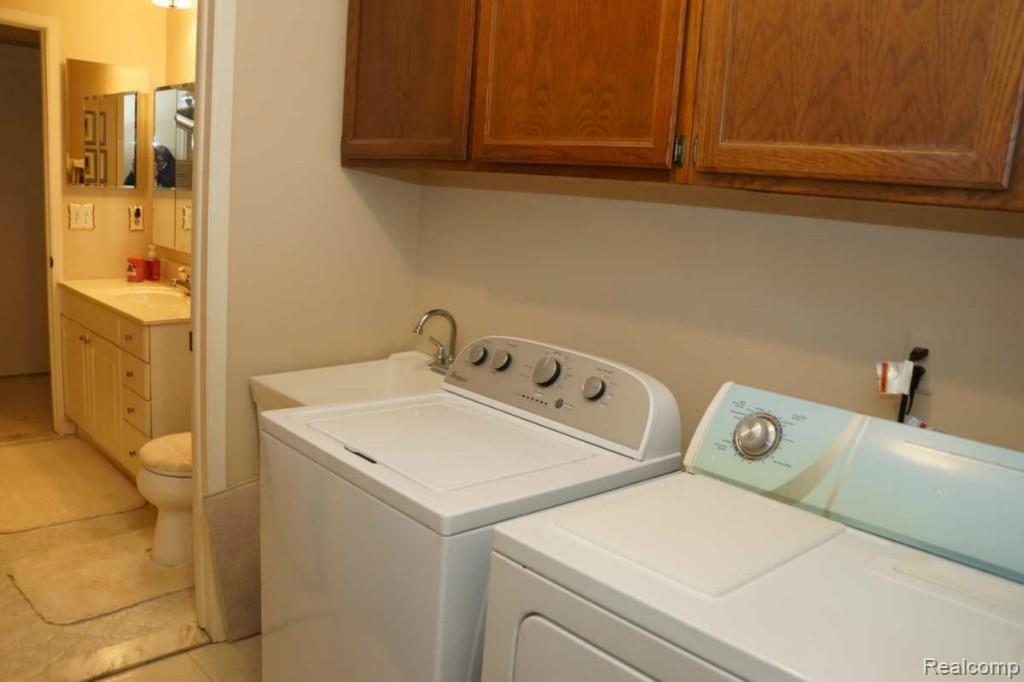 13620 Lenmoore Road Belleville, MI 48111 - Photo 29 of 38 Convenient main floor laundry area