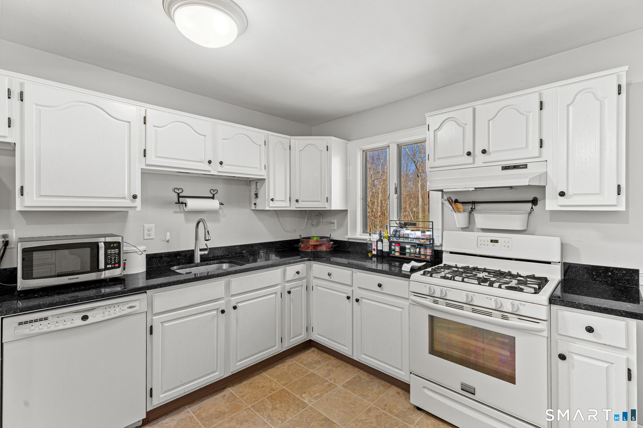 19 Merrimac Drive Trumbull, CT 06611 - Photo 11 of 39