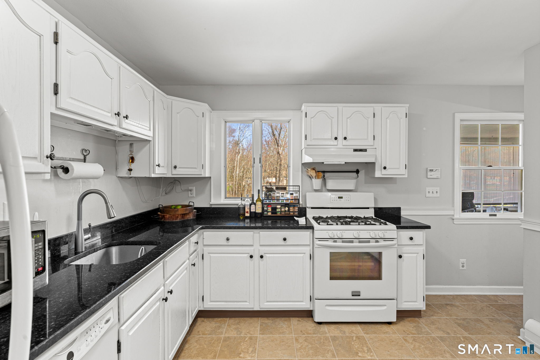 19 Merrimac Drive Trumbull, CT 06611 - Photo 10 of 39