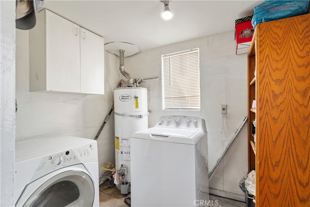 2113 Princeton Street Delano, CA 93215 - Photo 24 of 32 a utility room with dryer and washer