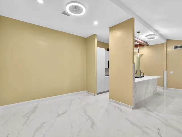 a view of a big room with closet