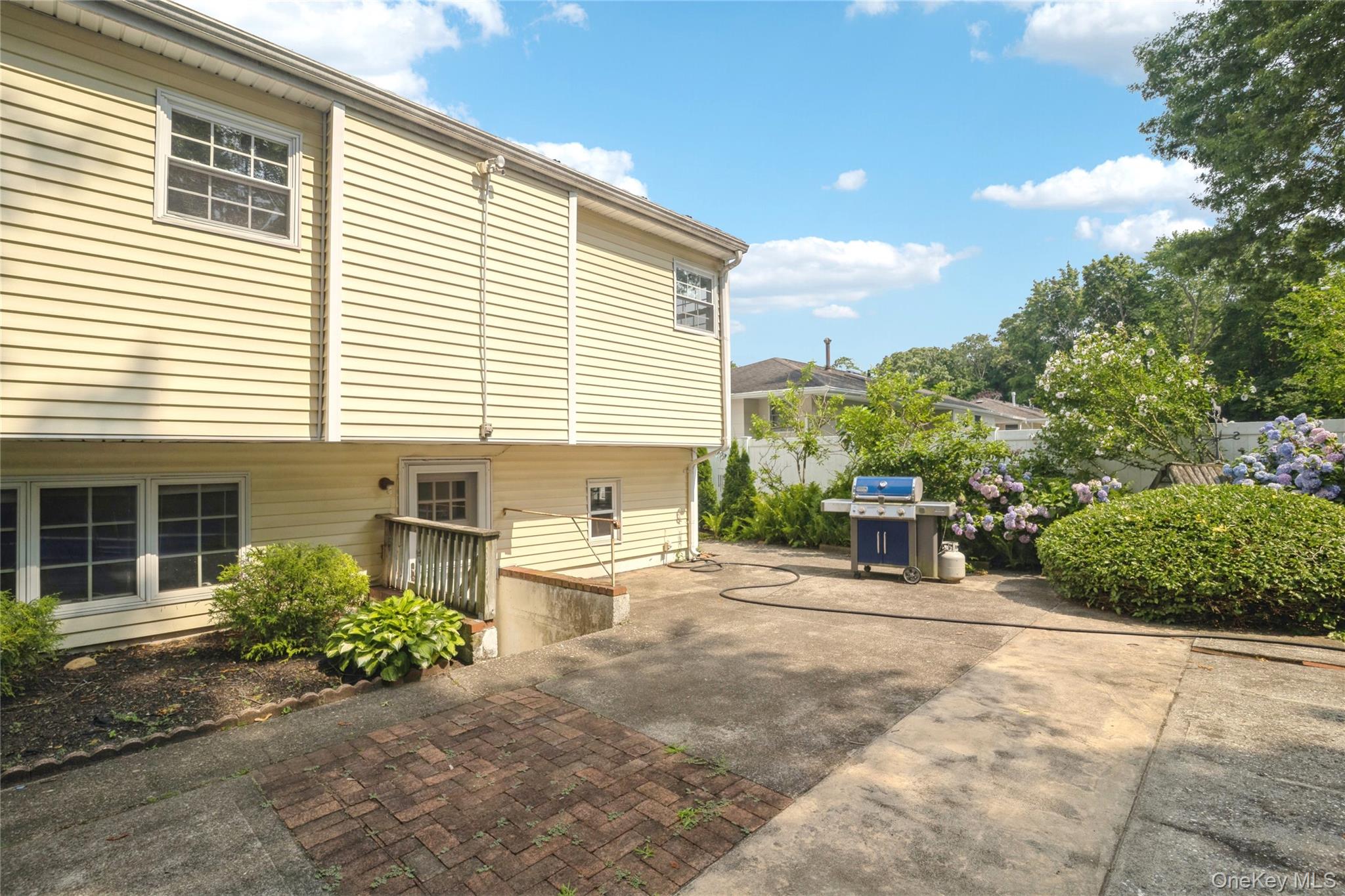 12 Larry Road Selden, NY 11784 - Photo 39 of 47 Gallery Image 39