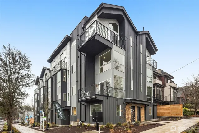 $1,099,000 | 2017 West Bertona Street, Seattle, WA 98199