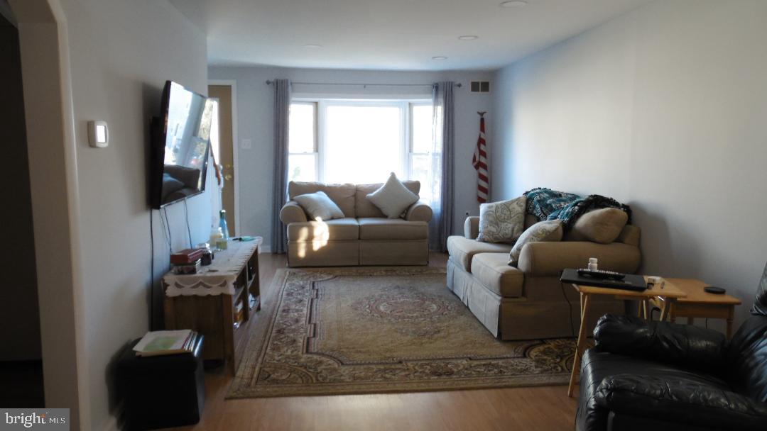 322 West Chelton Road Brookhaven, PA 19015 - Photo 2 of 21 Gallery Image 2