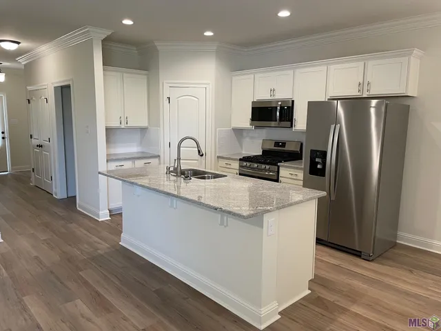 $2,400 | 7145 Kenilworth Crossing Avenue, Baton Rouge, LA 70820