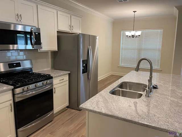 $2,400 | 7145 Kenilworth Crossing Avenue, Baton Rouge, LA 70820