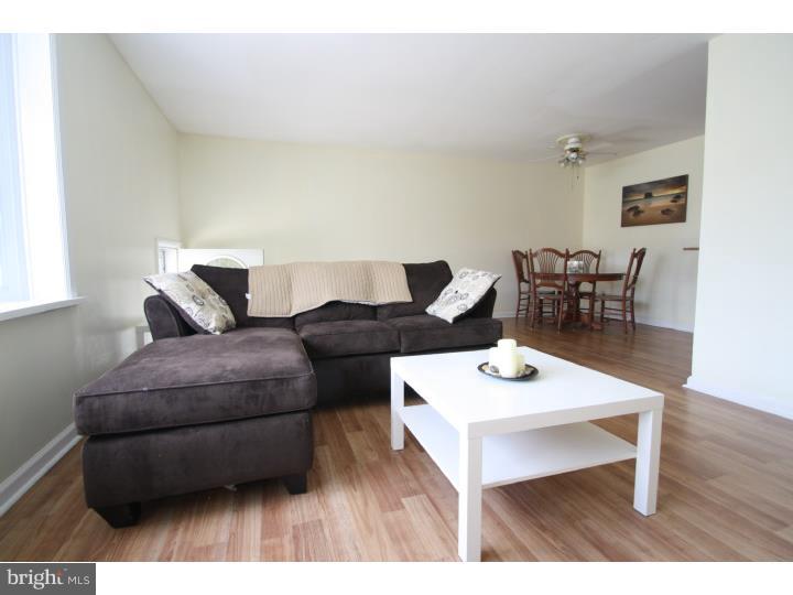3550 Brookview Road Philadelphia, PA 19154 - Photo 6 of 25 Living Room