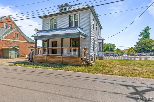 $295,000 | 8 South A Street, Farmington, MO 63640