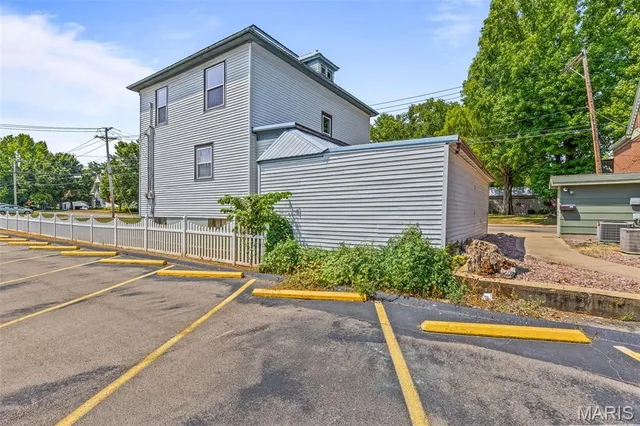 $295,000 | 8 South A Street, Farmington, MO 63640