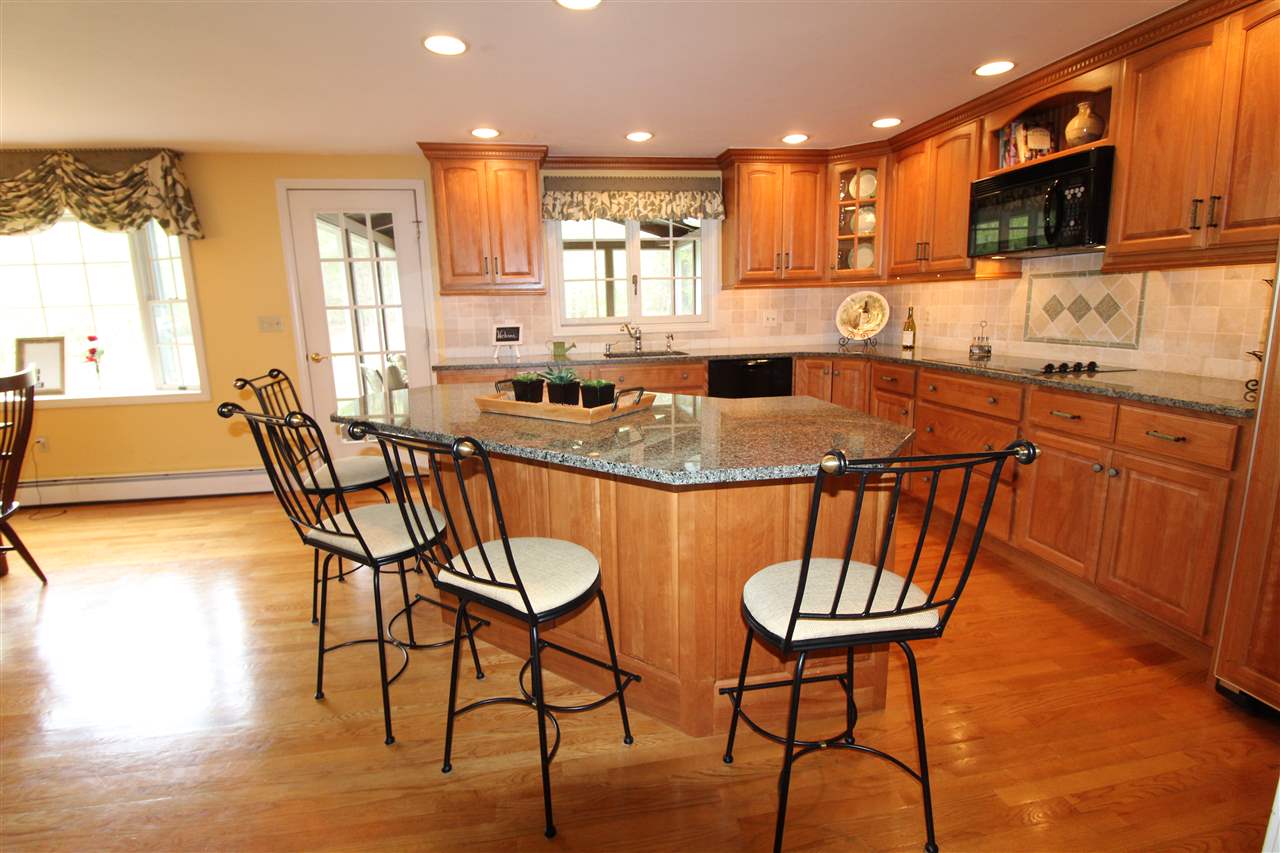 20 Londonderry Road Windham, NH 03087 - Photo 4 of 37