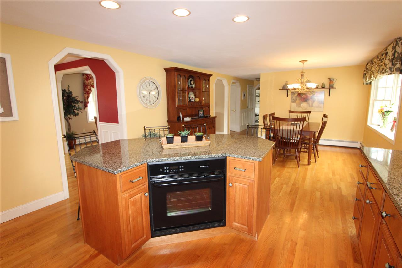 20 Londonderry Road Windham, NH 03087 - Photo 5 of 37