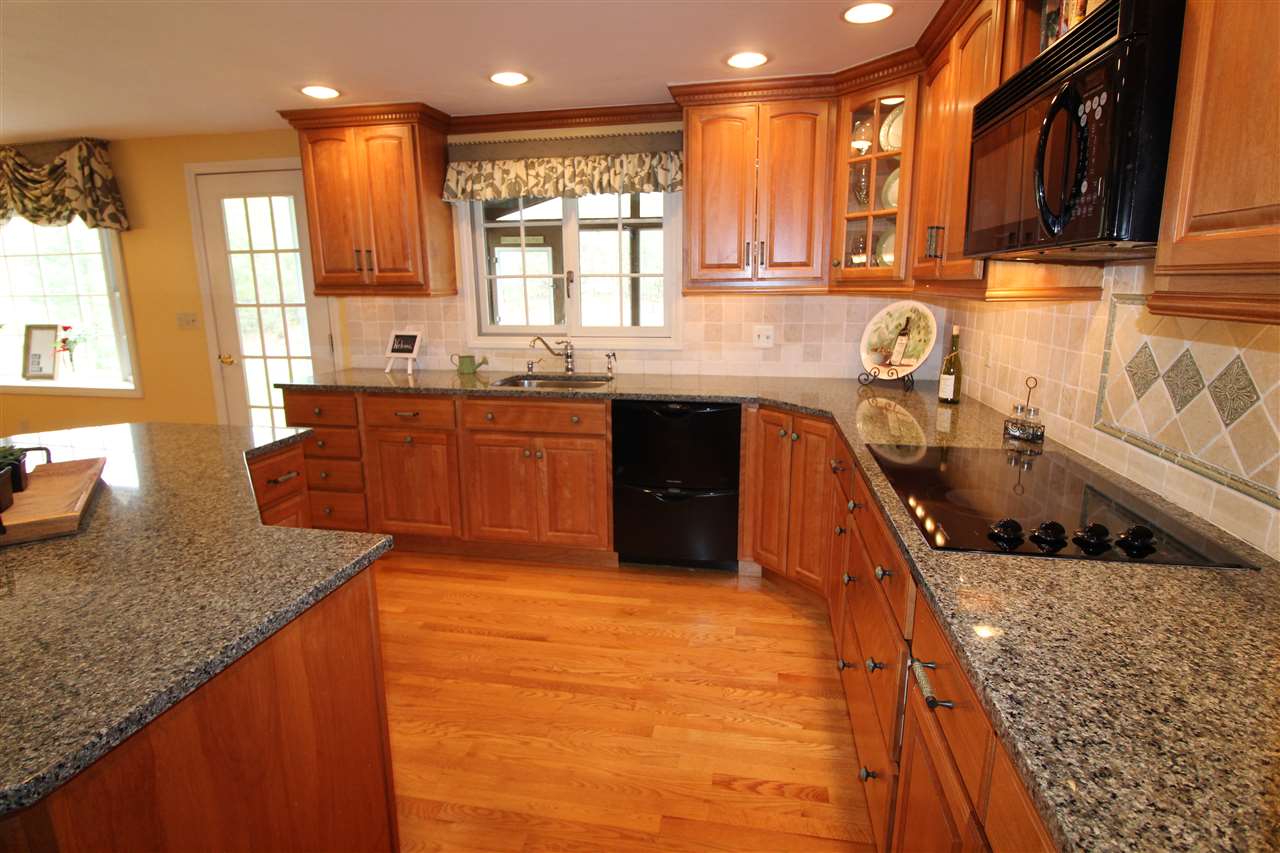 20 Londonderry Road Windham, NH 03087 - Photo 6 of 37