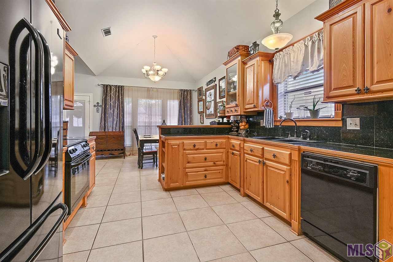 9184 Rue De Fluer Denham Springs, LA 70706 - Photo 3 of 10