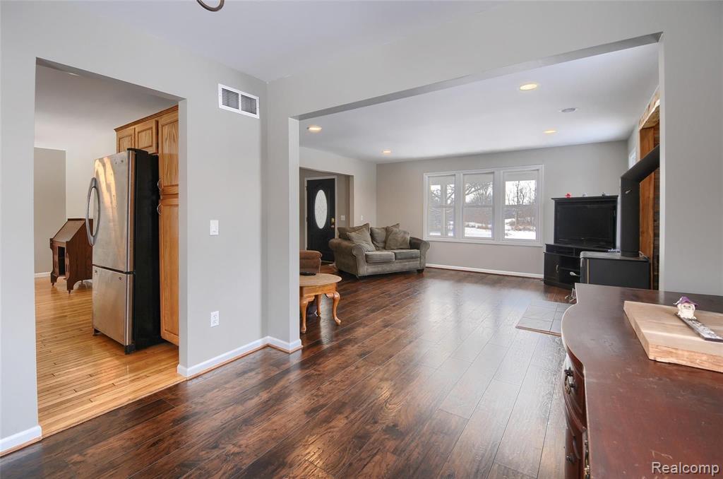 4203 East Clyde Road Howell, MI 48855 - Photo 11 of 24