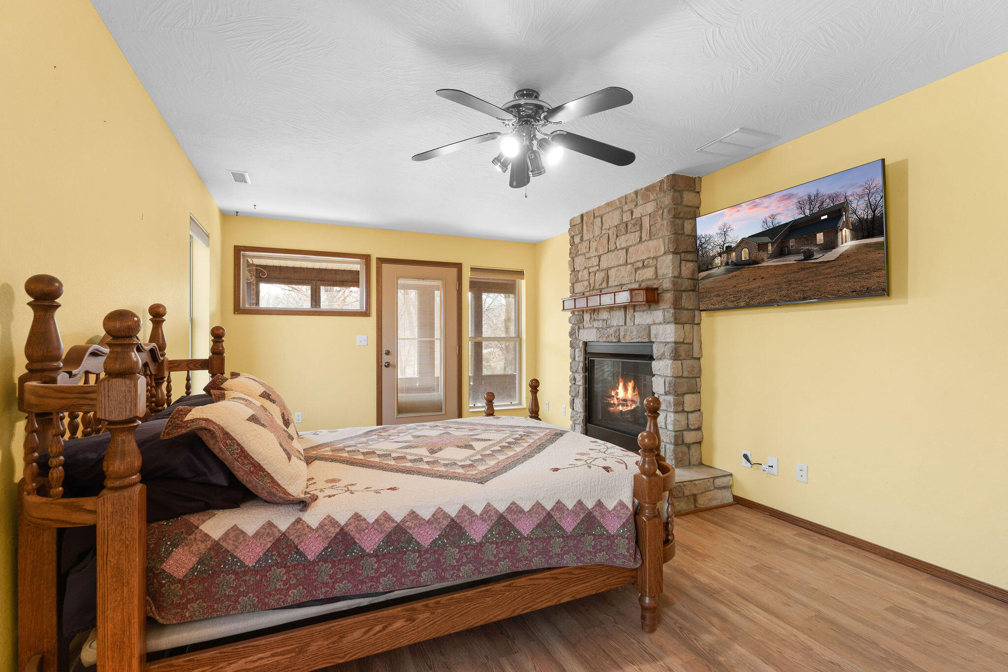 270 Craig Road Walnut Shade, MO 65771 - Photo 28 of 89 12.2 x 23.10 Master bedroom