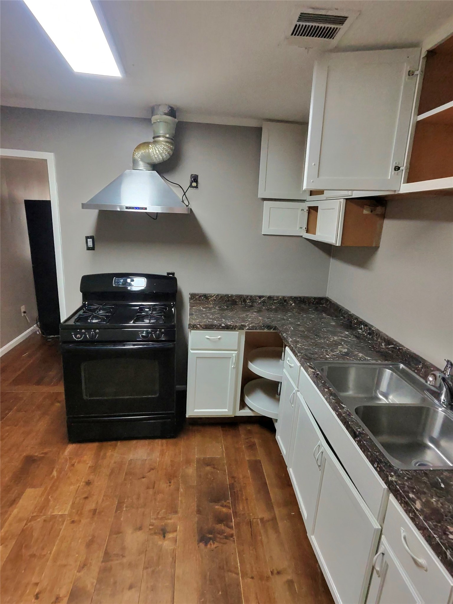 10614 Chadwick Street Houston, TX 77029 - Photo 5 of 13