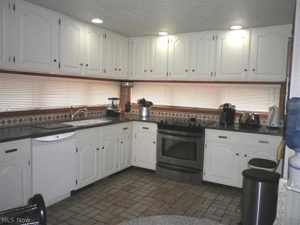 165 Perry Drive Northwest Canton, OH 44708 - Photo 8 of 25 Gallery Image 8