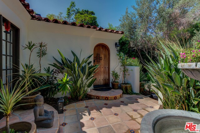 1240 North Olive Drive West Hollywood, CA 90069 - Photo 8 of 54