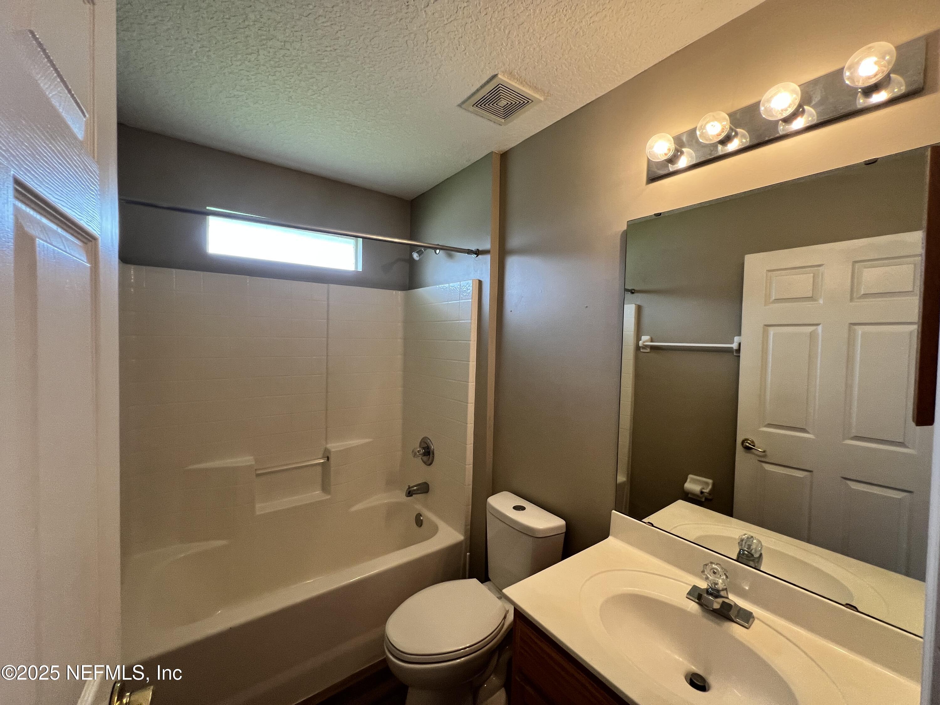 1109 Seattle Slew Lane Jacksonville, FL 32218 - Photo 18 of 32 18 Hall Bathroom