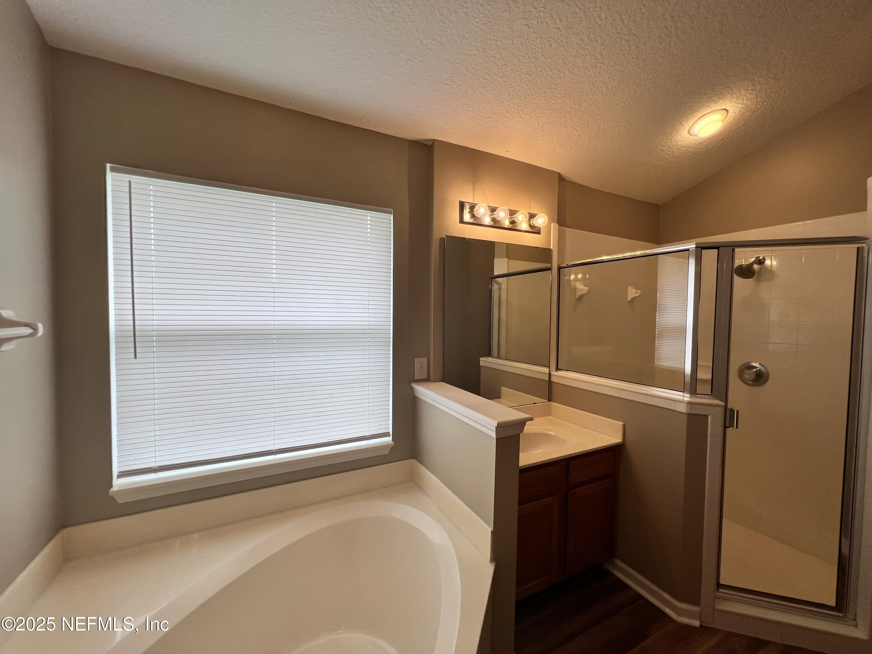 1109 Seattle Slew Lane Jacksonville, FL 32218 - Photo 25 of 32 25 Tub and Seperate Shower