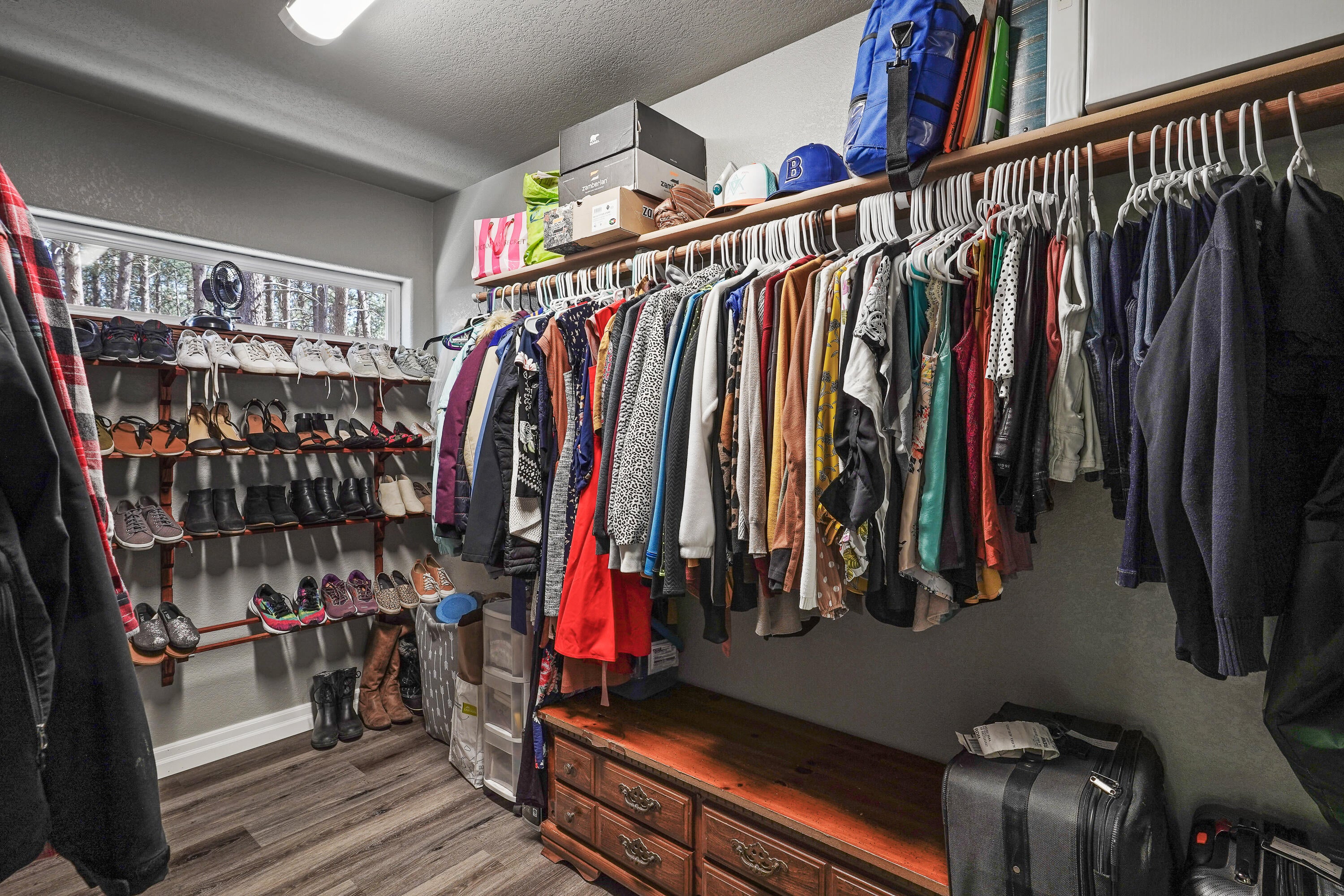 60060 Turquoise Road Bend, OR 97702 - Photo 24 of 58 Large Master Closet