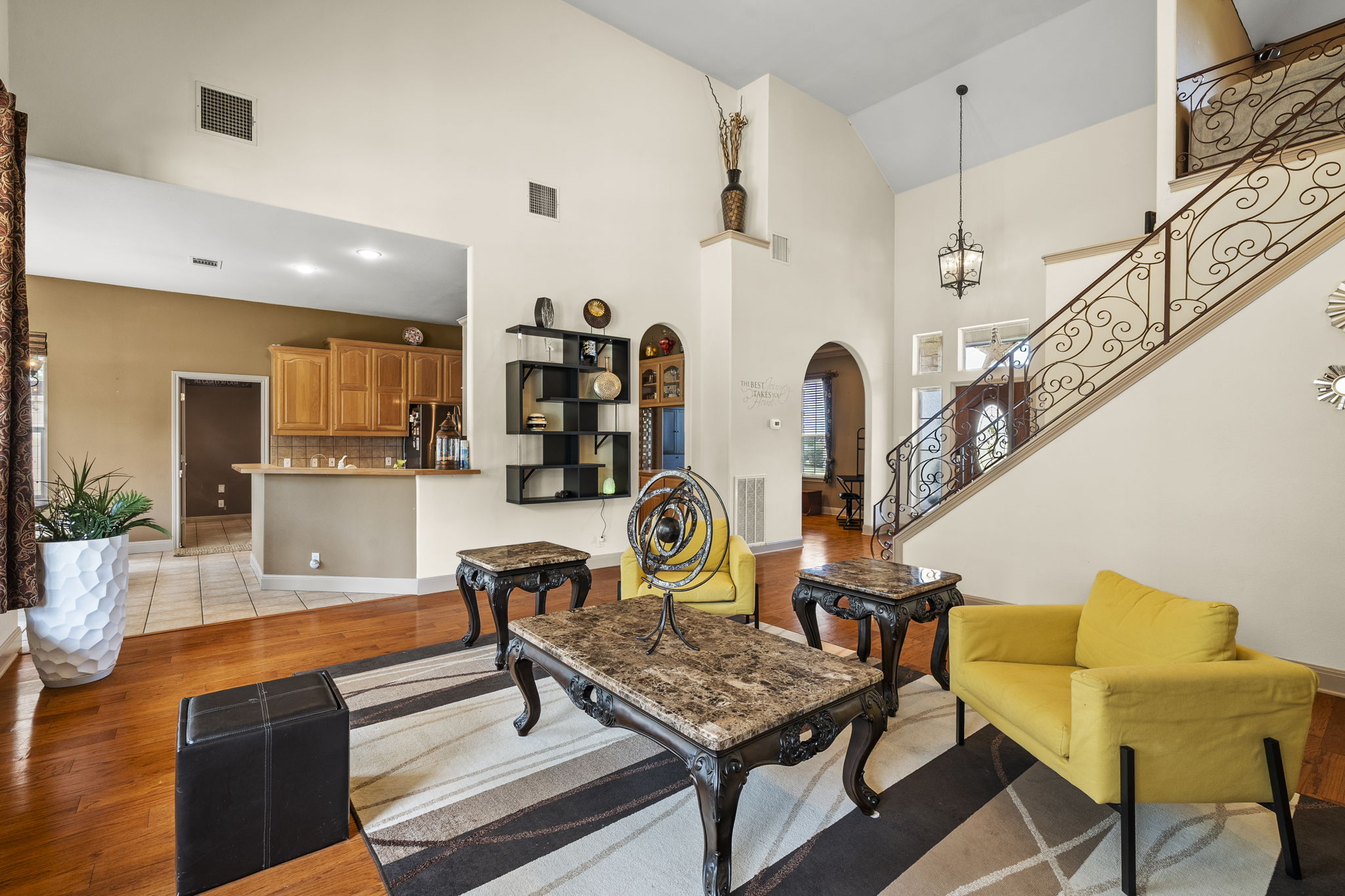 101 Landons Way Georgetown, TX 78633 - Photo 6 of 32 View of the living room