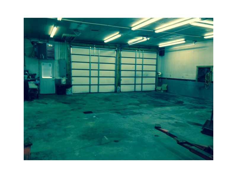 105 Cravener Road Apollo, PA 15613 - Photo 19 of 25 Parking Lot/Garage. View of main garage interior