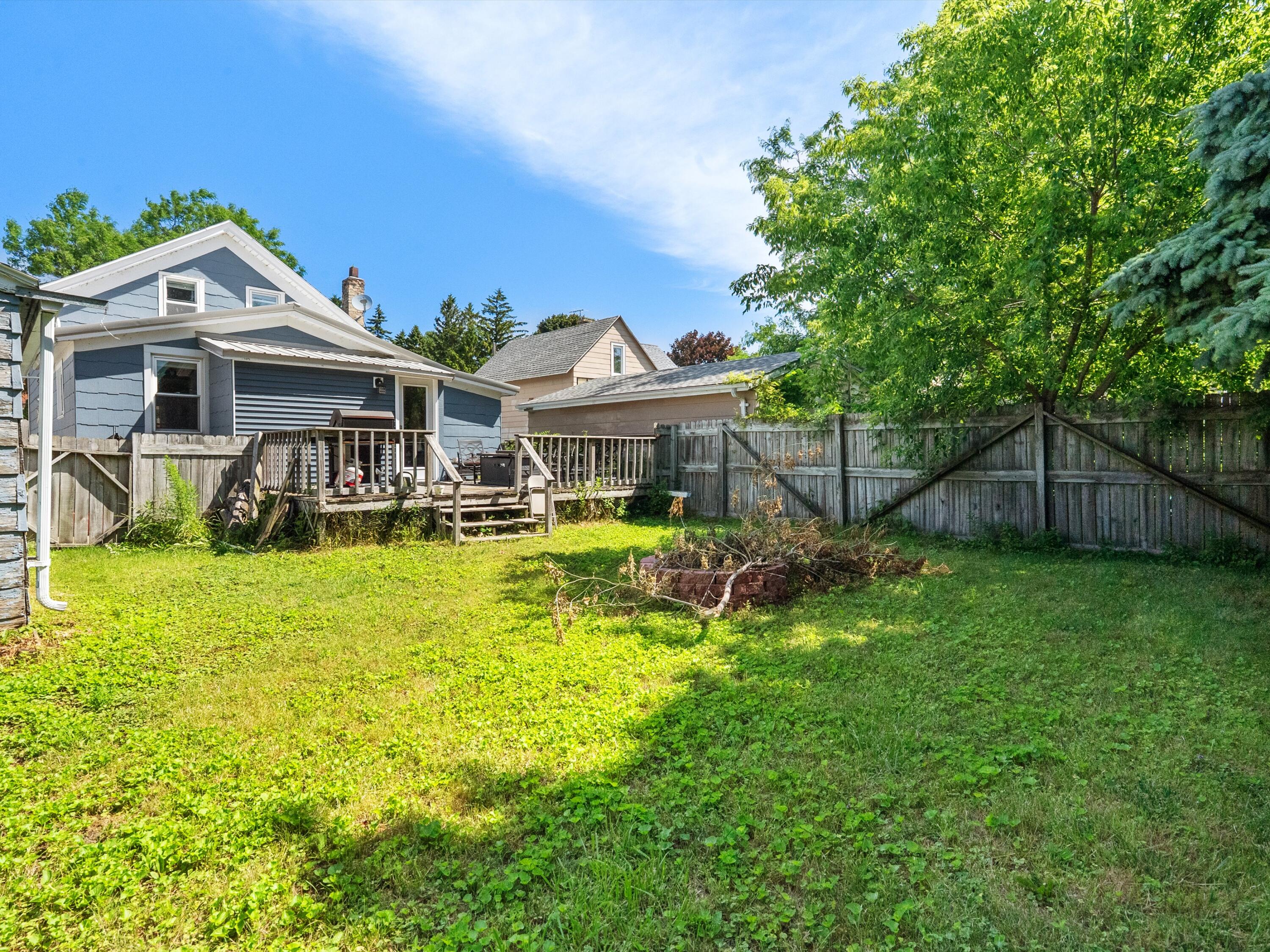 1013 20th Street Two Rivers, WI 54241 - Photo 20 of 25 23-DSC09908