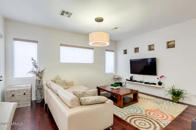 $3,400 | 2037 West Periwinkle Way, Chandler, AZ 85248