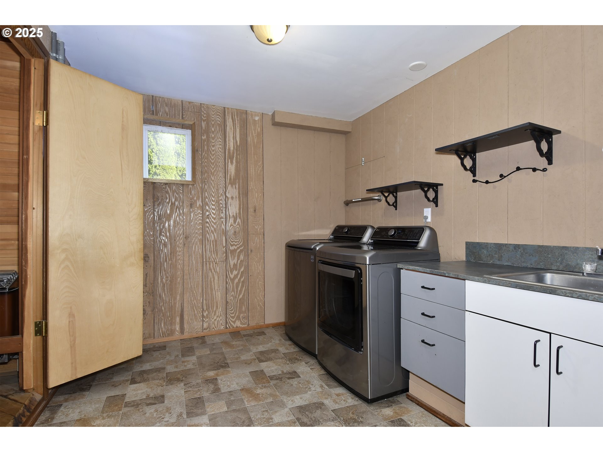 1226 Southwest Hensley Road Troutdale, OR 97060 - Photo 28 of 40 a kitchen with stainless steel appliances granite countertop a refrigerator and a stove top oven