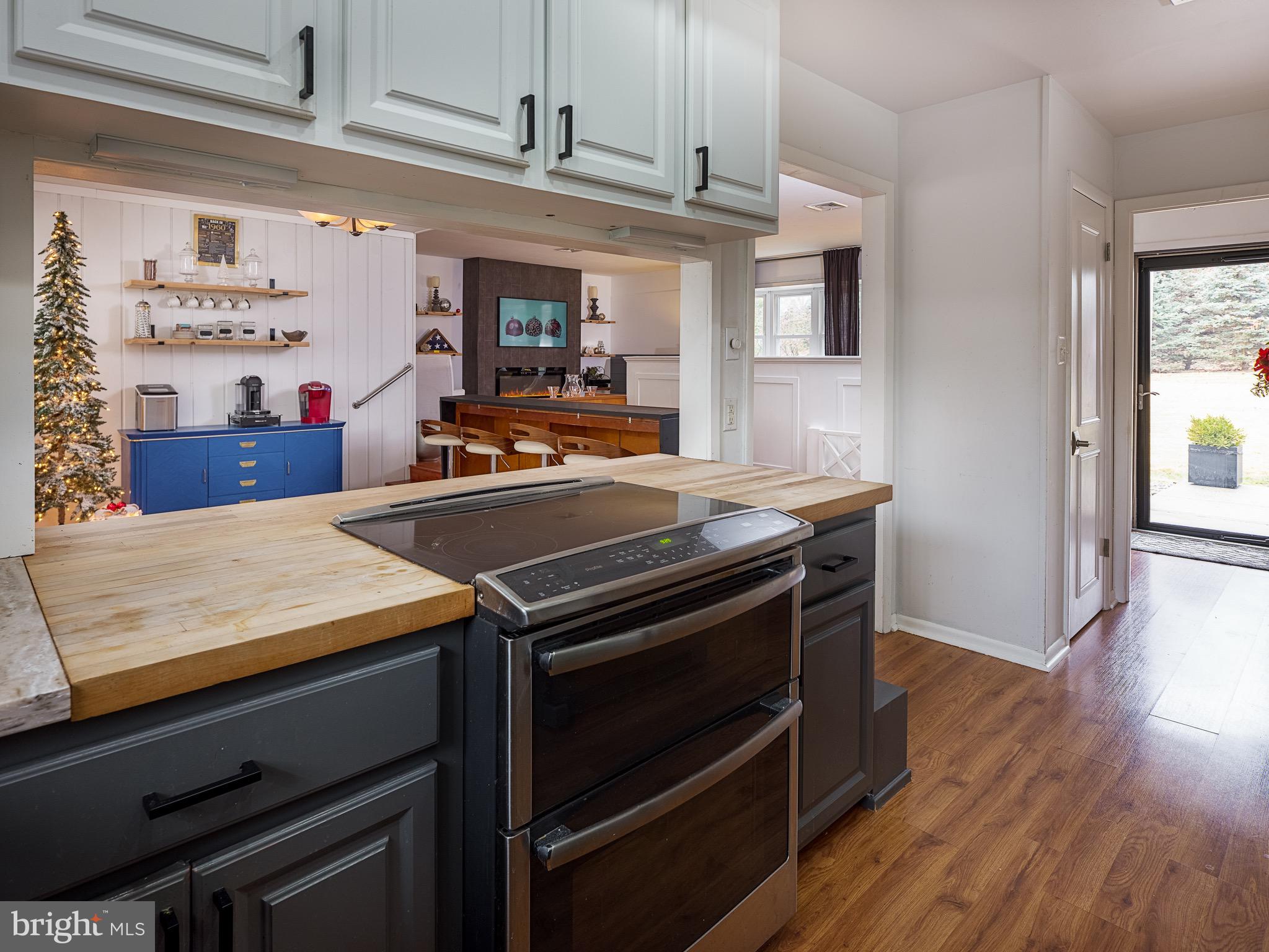 21 Thompson Mill Road Newtown, PA 18940 - Photo 6 of 44 Gourmet kitchen