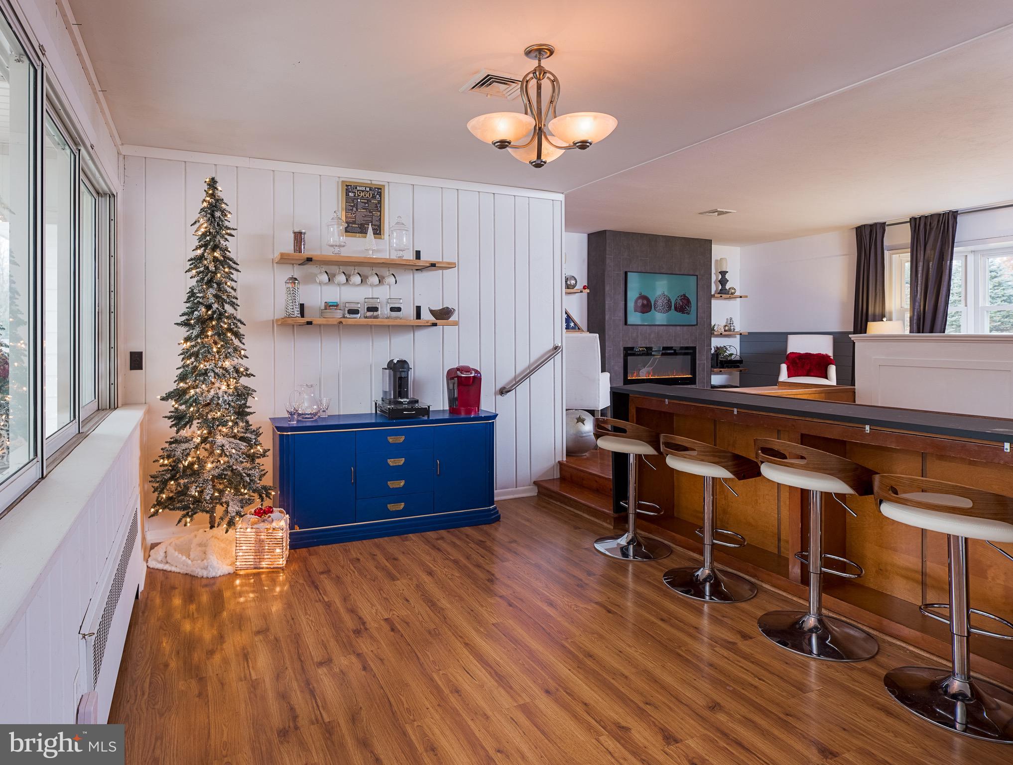 21 Thompson Mill Road Newtown, PA 18940 - Photo 8 of 44 Beverage center, island that seats 5