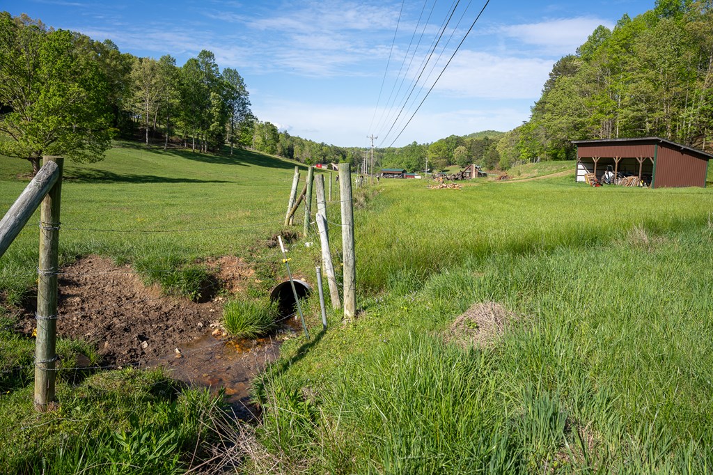564 Wright Road Murphy, NC 28906 - Photo 20 of 36 a view of a garden with an outdoor space