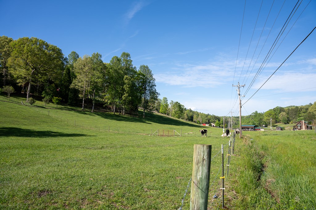 564 Wright Road Murphy, NC 28906 - Photo 24 of 36 a view of a golf course