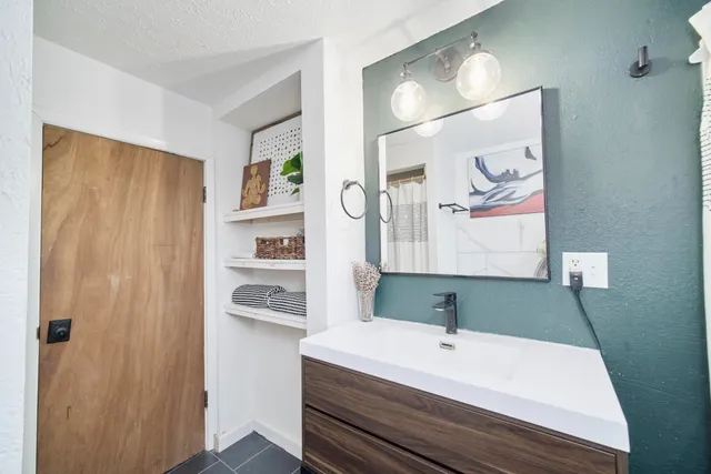 $215,000 | 307 2nd Avenue, Manistee, MI 49660