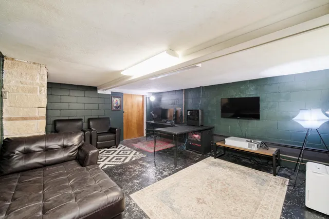 $215,000 | 307 2nd Avenue, Manistee, MI 49660